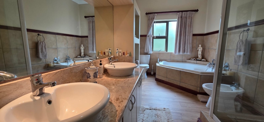 4 Bedroom Property for Sale in Stilbaai Wes Western Cape